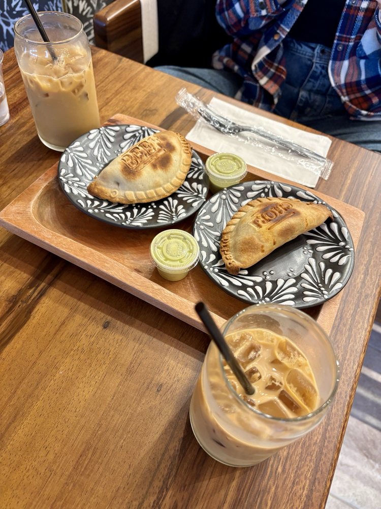 Balam Coffee & Wine Logo