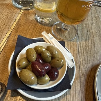 The Queens Head & Artichoke - British Near Me - London, XGL The Queens Head & Artichoke - British Near Me - London, XGL
