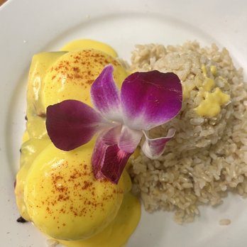 Guieb Cafe - Bao Bun Benedict with Steamed Brown Rice - New American Near Me - Honolulu, Hawaii