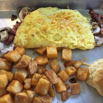 Hullabaloo Diner - Diners Near Me - College Station, Texas