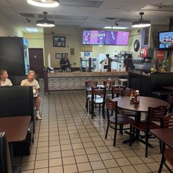 Sam's Kabab Gyro - Dining room
