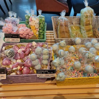 Le Monde Bakery & Cafe - Cutesie meringues and cake pops - Bakeries Near Me - Oklahoma City, Oklahoma Le Monde Bakery & Cafe - Cutesie meringues and cake pops - Bakeries Near Me - Oklahoma City, Oklahoma
