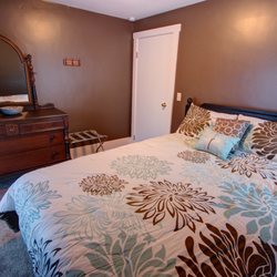 Yough Riverhouse - Queen bedroom 2