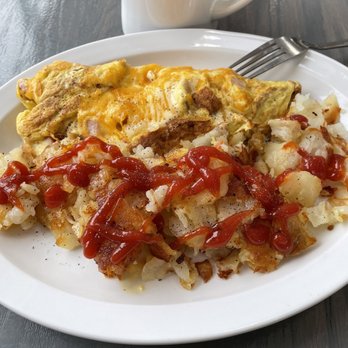 Alexander’s Restaurant - Ham and cheese omelette with delicious crispy potatoes! - Breakfast & Brunch Near Me - Chicago, Illinois