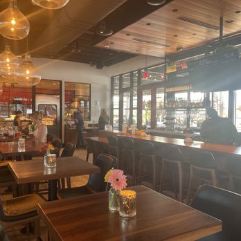 North Italia - Main entrance & bar area - Italian Near Me - Tempe, Arizona