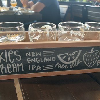 Union Bear Brewing Company - Beer flight - American Near Me - Plano, Texas Union Bear Brewing Company - Beer flight - American Near Me - Plano, Texas