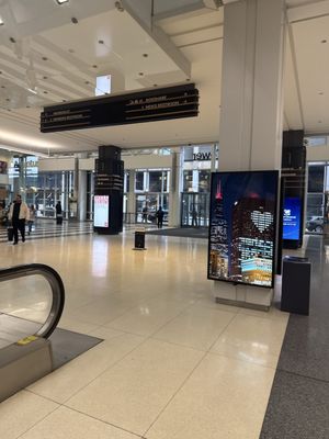 Ogilvie Transportation Center by null