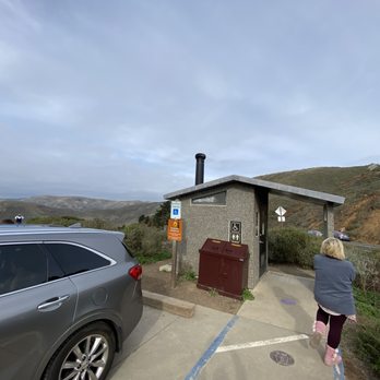 Slackers Hill - bathroom at the parking lot - Hiking Near Me - Sausalito, California