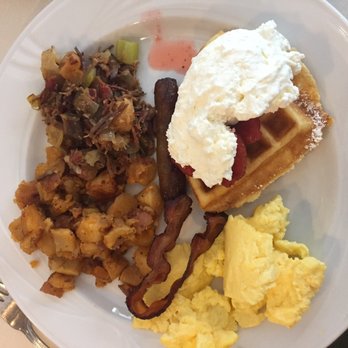 Green's Grille and Pub - Sampling of Sunday brunch options - New American Near Me - Woburn, Massachusetts