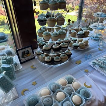 Busy Bees Cupcakery - Yummy desserts!! - Bakeries Near Me Busy Bees Cupcakery - Yummy desserts!! - Bakeries Near Me