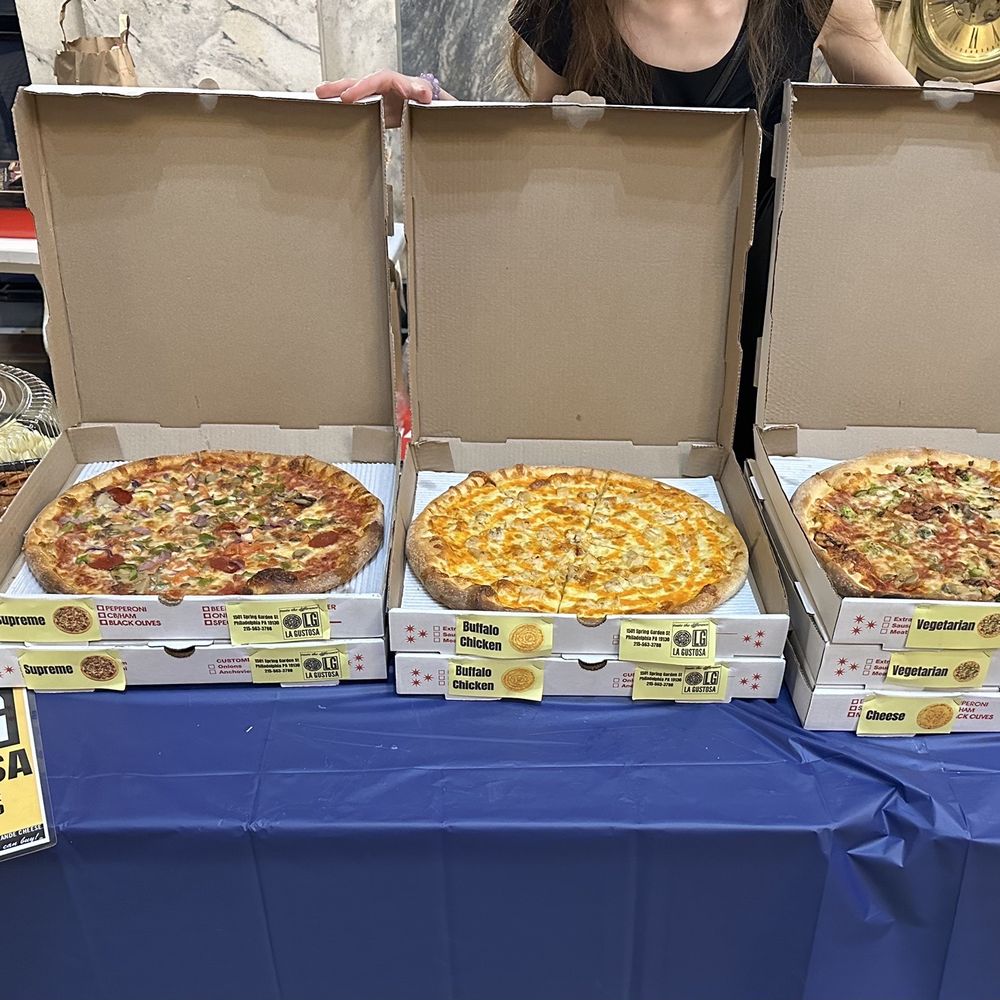 La Gustosa - a woman holding a box of pizza - Pizza Near Me - Philadelphia, Pennsylvania La Gustosa - a woman holding a box of pizza - Pizza Near Me - Philadelphia, Pennsylvania