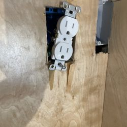 Sango Construction - Jagged cuts in wood with incorrect saw causing splintering