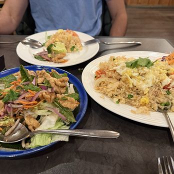 Thonglor Thai Bistro - Crab fried rice, crispy chicken salad - Thai Near Me - San Mateo, California Thonglor Thai Bistro - Crab fried rice, crispy chicken salad - Thai Near Me - San Mateo, California