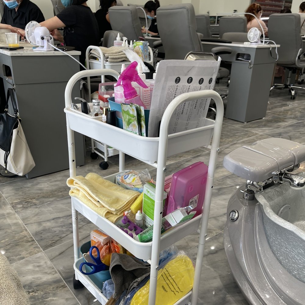 Lavish Nails and Spa - Nail Salons Near Me - Charlotte, North Carolina