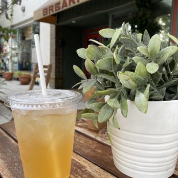 Arize Bistro - Peach Lychee Green Tea - Breakfast & Brunch Near Me - Long Beach, California