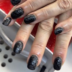 Nifty Nails & Hair Salon - Halloween web!