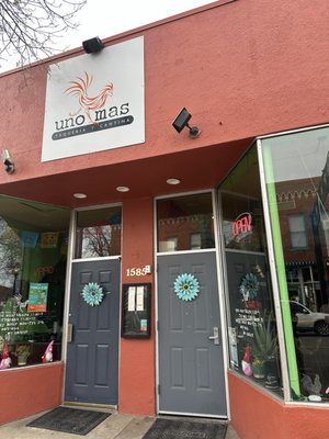 Uno Mas Taqueria y Cantina by null