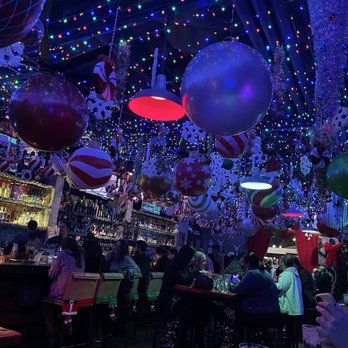 1909 - Indoor Seating Area (Holiday Themed) - Bars Near Me - Temecula, California