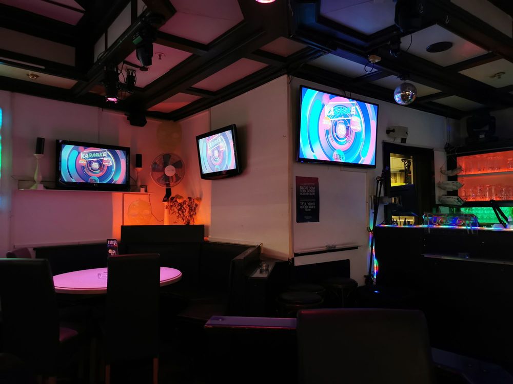 LUCKY’S - 12 Reviews - Große Friedberger Str. 26, Frankfurt am Main ...