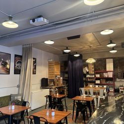 Pearl Street Caviar - Interior