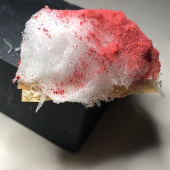 Beco Cabaret Gourmet - Foie with cotton candy and Lyo raspberry - Cabaret Near Me - Lisbon, 11