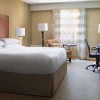 The Lincoln Marriott Cornhusker Hotel - 1 King Bed Guestroom - Hotels Near Me - Lincoln, Nebraska The Lincoln Marriott Cornhusker Hotel - 1 King Bed Guestroom - Hotels Near Me - Lincoln, Nebraska