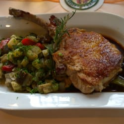 Restaurant Burg Liebenzell - Hochrippe vom Freilandschwein mit Gemüse und Kartoffelecken