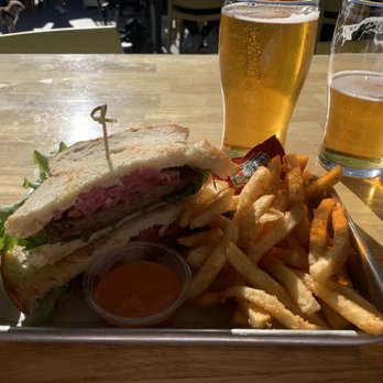 Green Cheek Beer Co. - Vegan chorizo sandwich, beers 2 - Breweries Near Me - Sunset Beach, California