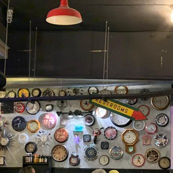 Feldman's Wrong Way Diner - Wall of clocks - Diners Near Me - Canyon, Texas