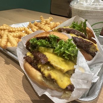 Shake Shack Wesley Chapel - Burgers Near Me - Lutz, Florida Shake Shack Wesley Chapel - Burgers Near Me - Lutz, Florida