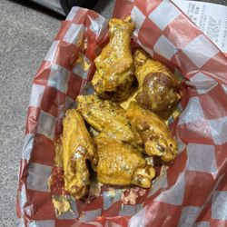 Yetty's Pizza - Wings