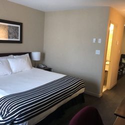 Sandman Hotel Quesnel - Bed area.