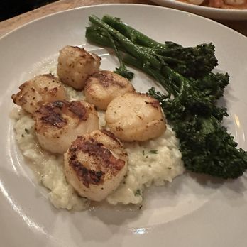 Seasons 52 - Caramelized Grilled Sea Scallops - New American Near Me - Mclean, Virginia