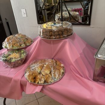 M'Dears Bakery & Bistro - Salad and sandwiches, - Soul Food Near Me - Los Angeles, California