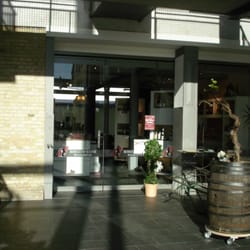 Weinkontor Roberto Gavin - Eingang des Weinkontors, in der Eingangshalle rechts