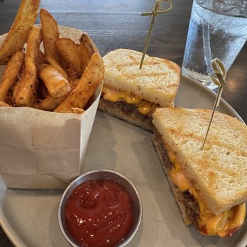 Harrington House - Randy's Patty Melt with Fries - Beer, Wine & Spirits Near Me - Bakersfield, California