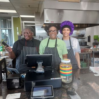 Nadia’s Jamaican Kitchen - The owner Nadia and crew - Caribbean Near Me - Brooklyn Park, Minnesota