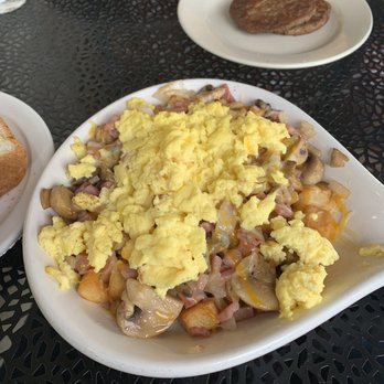 Art's Skillet - Bohemian skillet - Breakfast & Brunch Near Me - Indianapolis, Indiana Art's Skillet - Bohemian skillet - Breakfast & Brunch Near Me - Indianapolis, Indiana