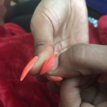 Miracle Nails - After 5 days my nails are ready to fall off... color powder acrylic or any acrylic should last 2 weeks - Nail Salons Near Me - Houston, Texas