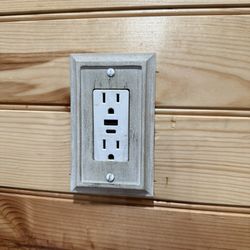 Poor Boy - USB/C plugs at tables