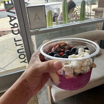 Sana Mana - Everything so fresh and various sizes to choose from! - Acai Bowls Near Me - Chino, California