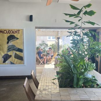 Fig Tree - Interior - Cafes Near Me - Los Angeles, California