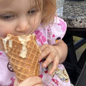 Kilwins Ice Cream - Chocolate - Fudge - Dulce de leche - Candy Stores Near Me - Wilmington, North Carolina