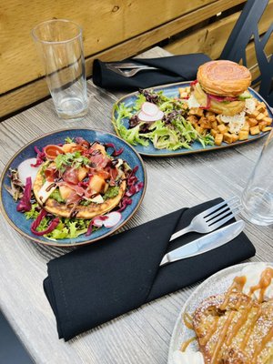 Caribou Gourmand - Restaurant de Terroir Québécois - Souper et Brunch et grande terrasse by null