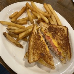 Hoss's Steak & Sea House - Tuna Melt