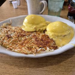 Breakfast Hut - Eggs Benedict