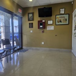 Carballo Animal Clinic - Waiting area and lobby.