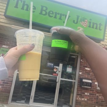 The Berry Joint - Mango Madness Smoothie Large and Activated Charcoal Lemonade - Juice Bars & Smoothies Near Me - Warwick, Rhode Island