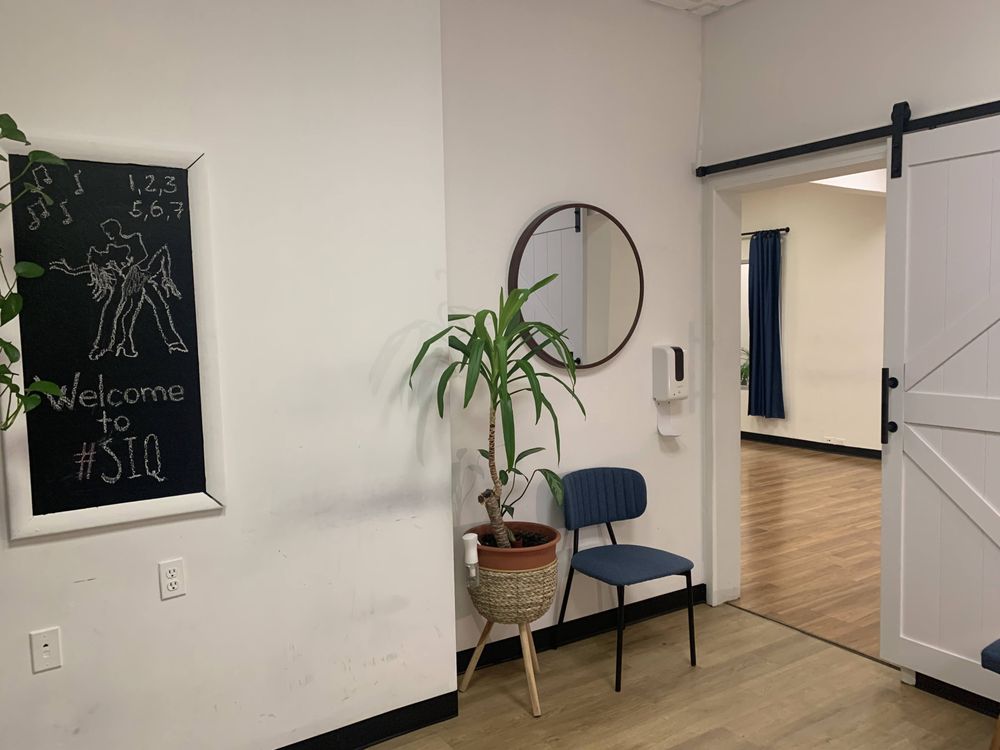 Salsa In Queens Logo