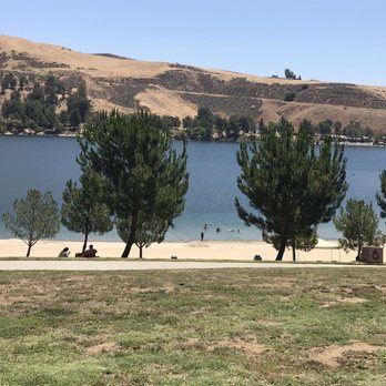 Castaic Lake - Swimming at the south side. - Lakes Near Me - Santa Clarita, California Castaic Lake - Swimming at the south side. - Lakes Near Me - Santa Clarita, California